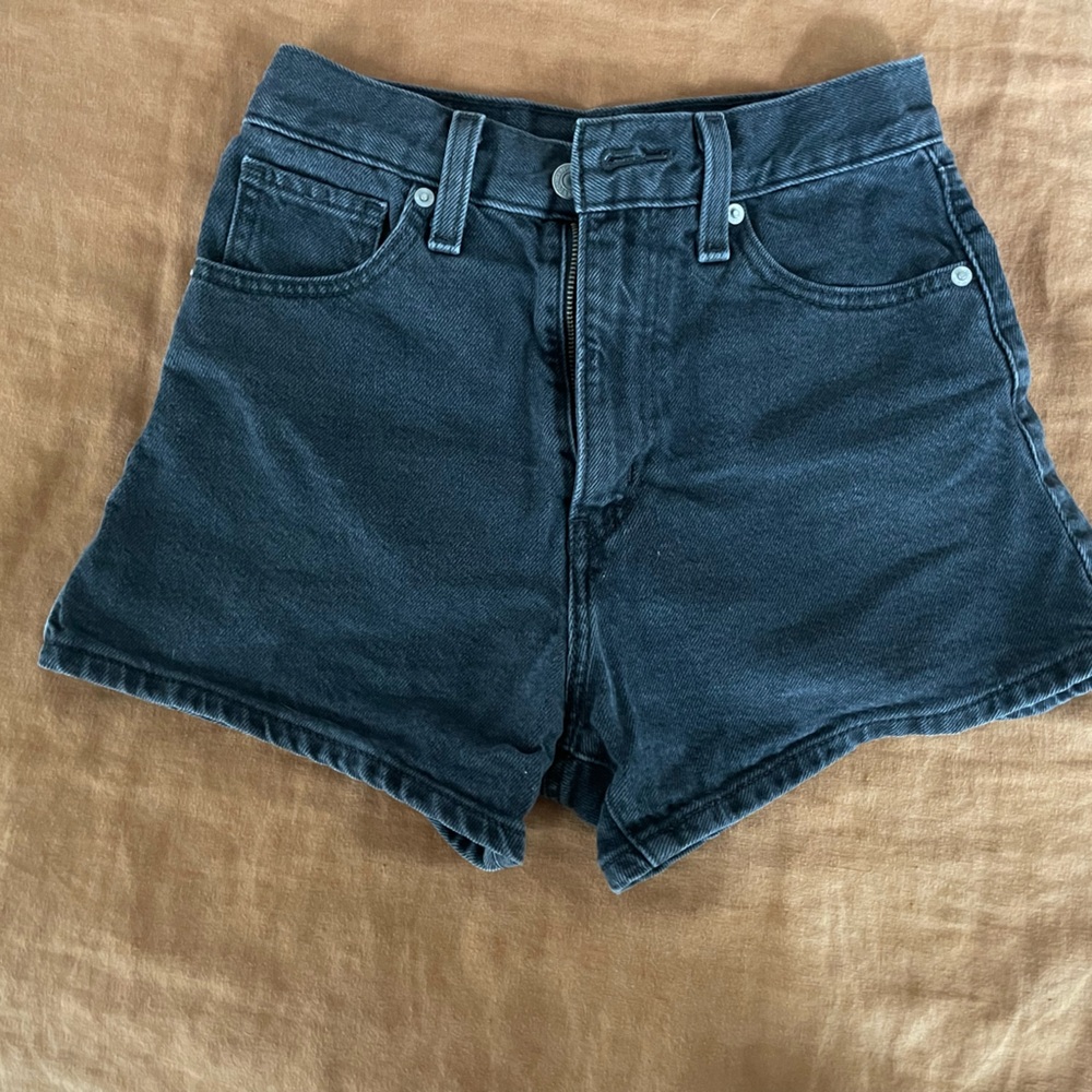 Levi highwaisted mom shorts